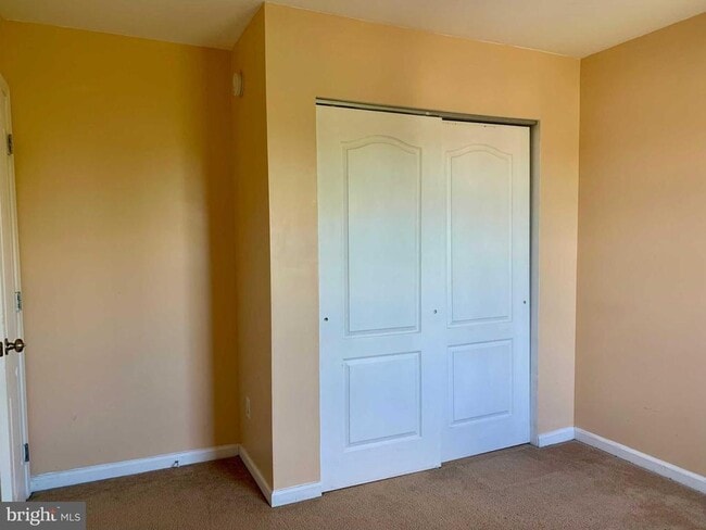 Building Photo - 351 Paradee Dr