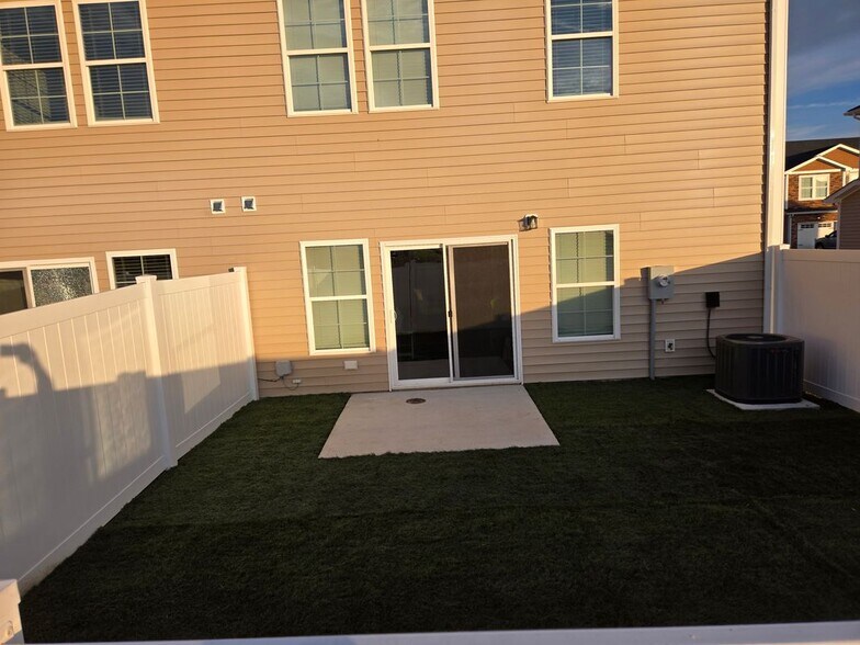 Building Photo - 125 Moyock Landing Dr
