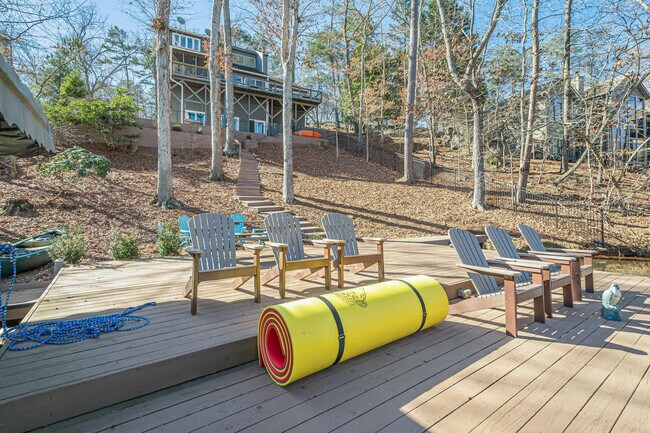 Building Photo - 117 Lakeview Cir