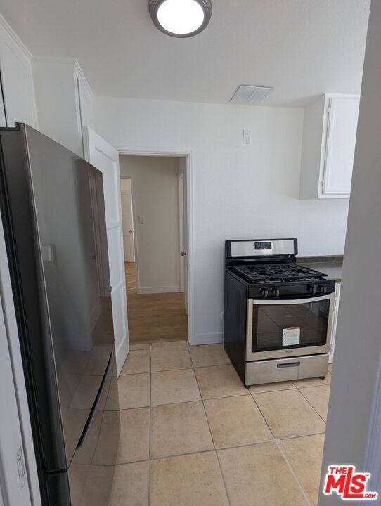 Building Photo - 6208 S Fairfax Ave