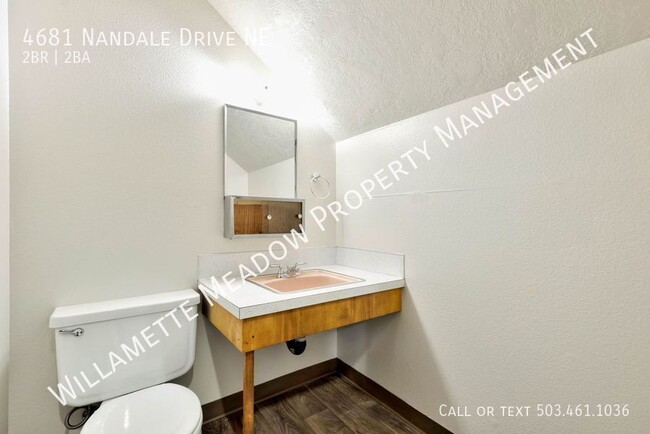 Building Photo - Spacious and Updated 2-Bedroom Apartment w...