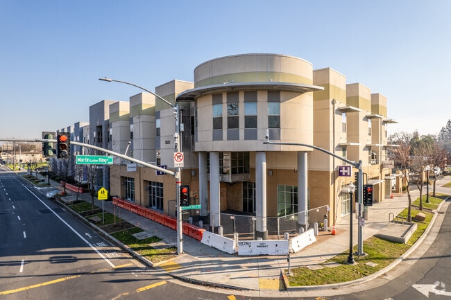 Building Photo - The Arbors at Oak Park