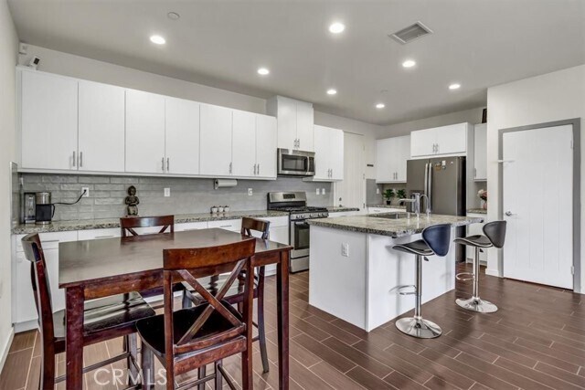 Building Photo - 30 Finch