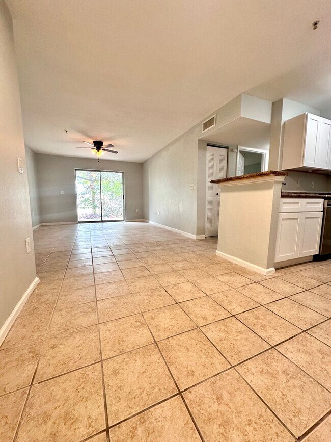 Building Photo - Spacious 2 Bed / 2 Bath Condo in Indian Lake – Ground Floor Unit