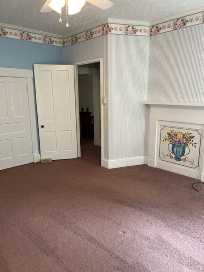 Building Photo - Beautiful 4 Bedroom 2 Bath House now Avail...
