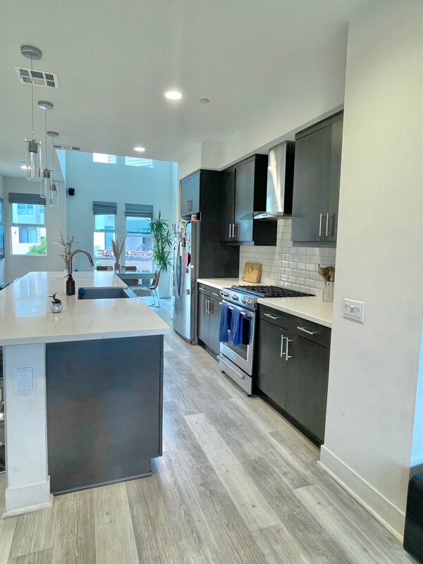 Building Photo - 1660 Topanga