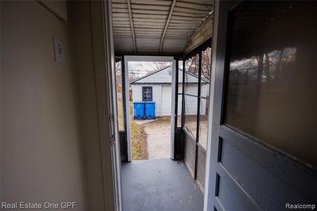 Building Photo - 8242 Maxwell Ave