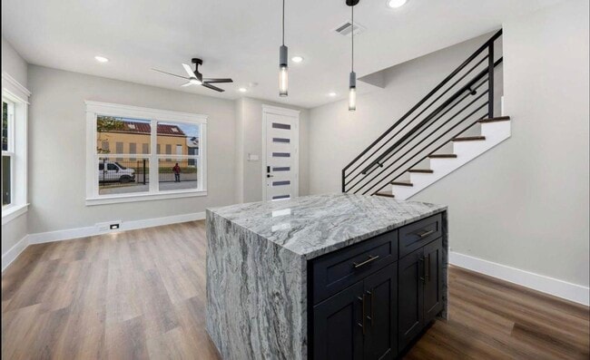 Building Photo - 4624 Mayflower St