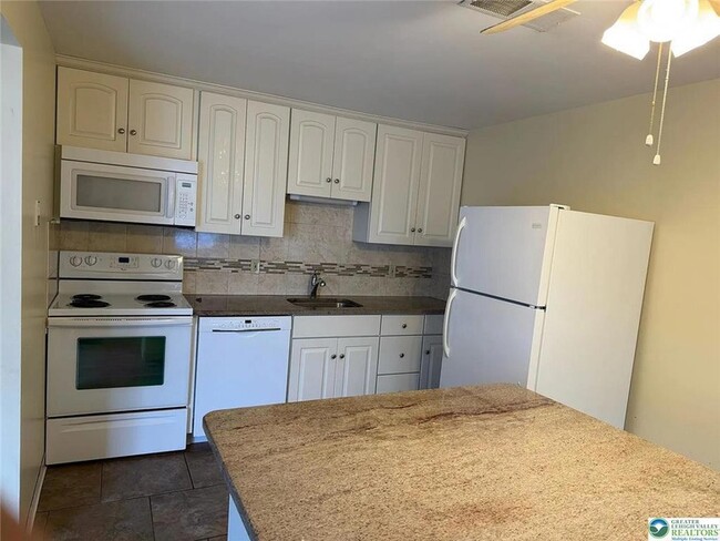 Building Photo - 2080 Johnston Dr