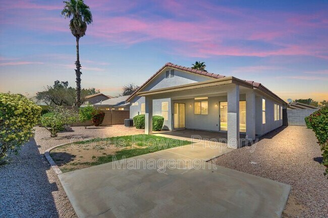 Building Photo - 2401 E Derringer Way