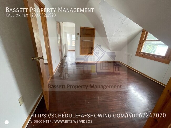 Building Photo - 617 Elm St