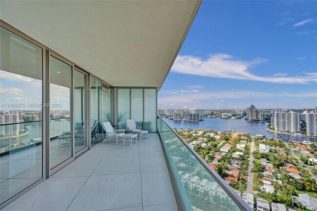 Building Photo - 18975 Collins Ave