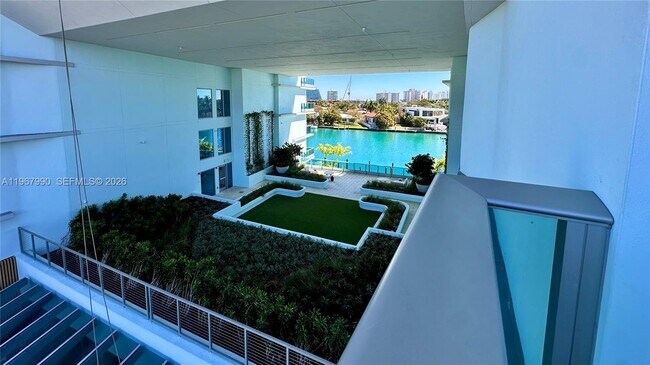 Building Photo - 9201 E Bay Harbor Dr