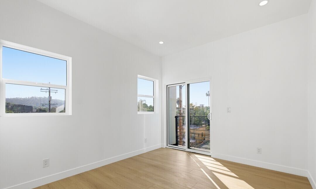 Building Photo - 2835 S Redondo Blvd