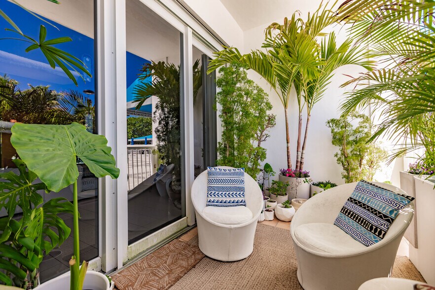 PATIO - 5001 Collins Ave