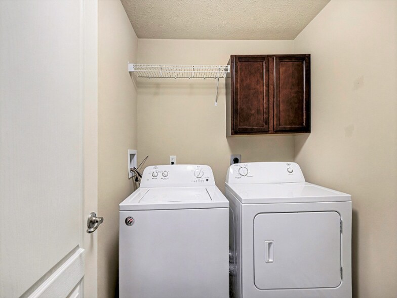 Building Photo - 16431 Cary St