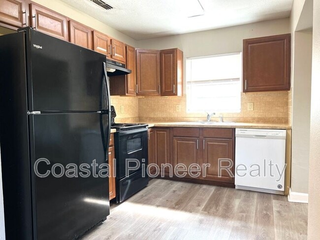 Building Photo - 1413 Thistledown Dr