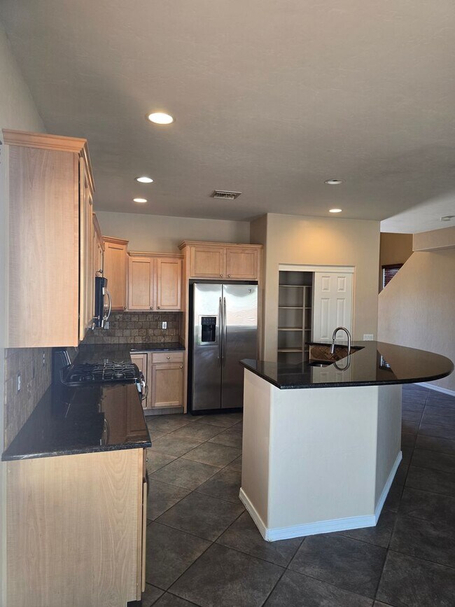 Building Photo - FREE RENT FOR OCTOBER AND $100 VISA GIFT C...
