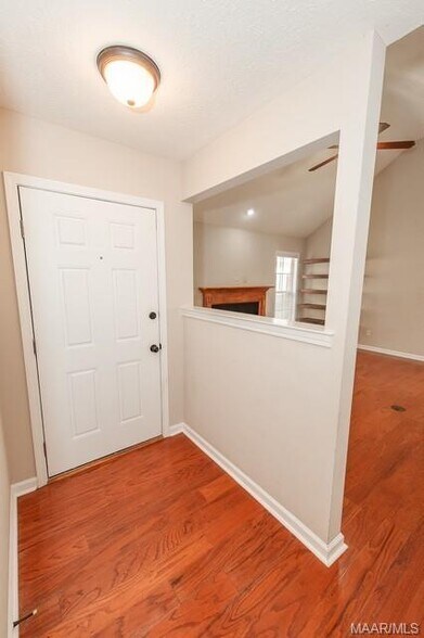 Building Photo - 8740 Lindsey Ln