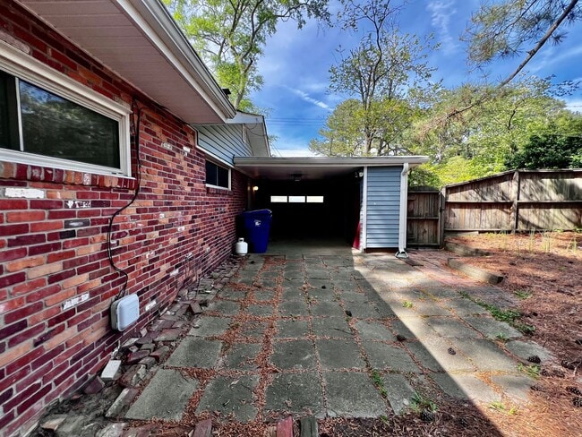 Building Photo - Beautiful waterfront home