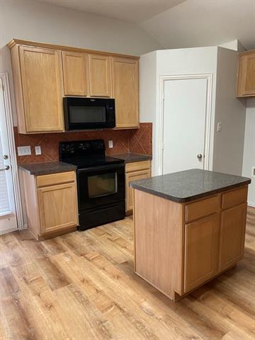 Building Photo - 116 Lipan St