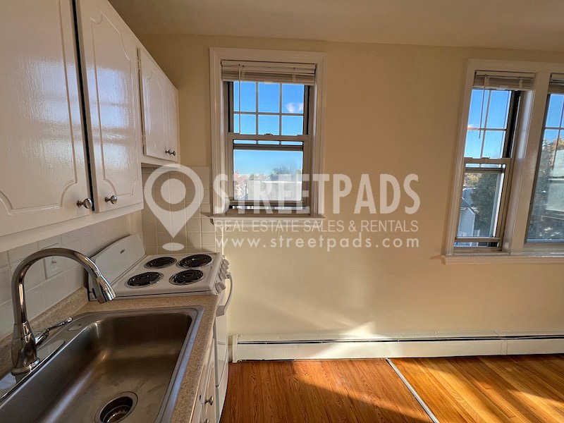 Building Photo - 160 N Beacon St