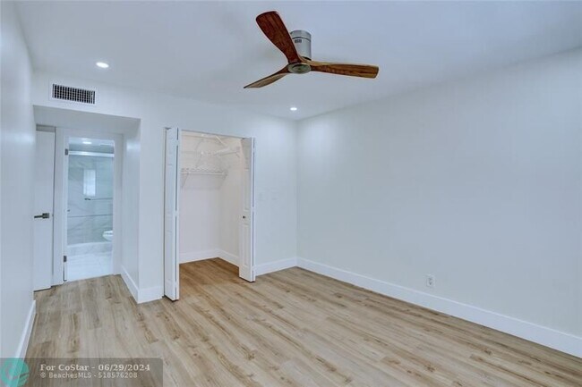 Building Photo - 1407 NE 56th St