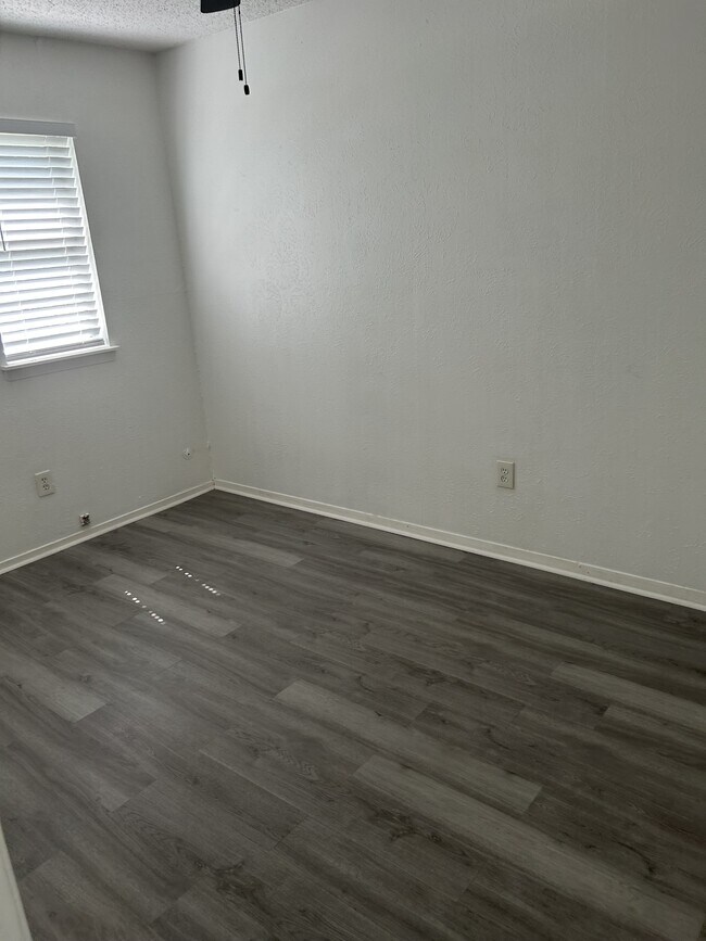 Building Photo - 4816 Rollingwood Ct
