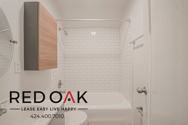 Building Photo - 516 N Harvard Blvd