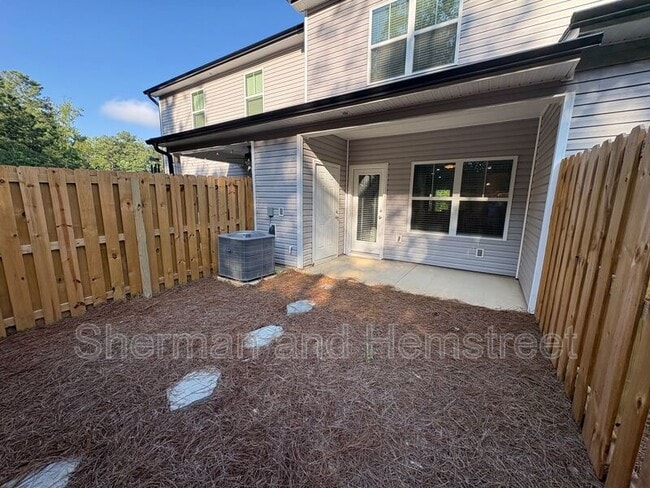 Building Photo - 655 Caroline Ct