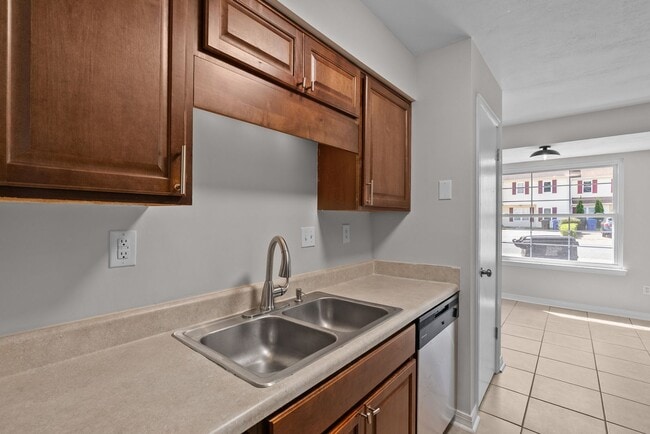 Building Photo - 5516 Amhurst Ct