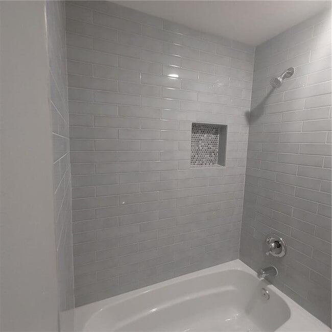 Building Photo - 102 Nicole Cove