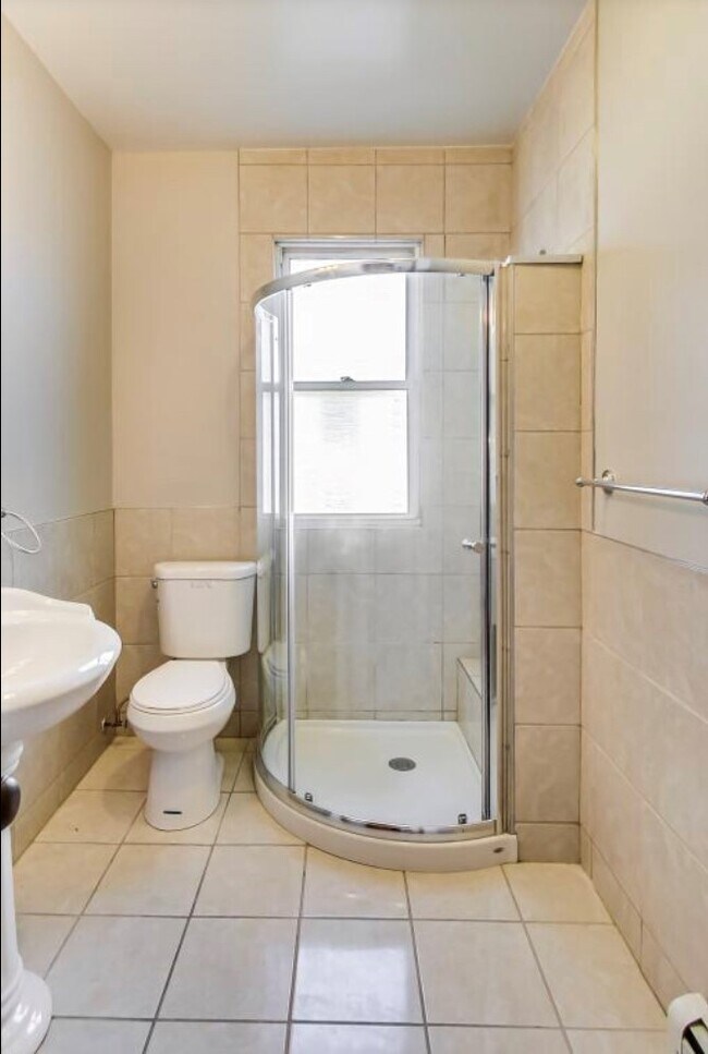 Building Photo - 4988 N Elston Ave