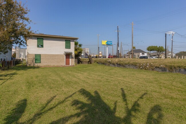 Building Photo - 6113 Ave Q 1/2