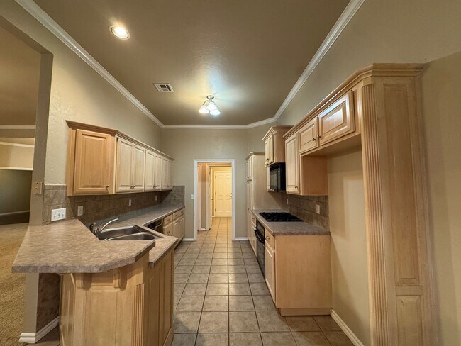 Building Photo - Spacious Home + North Edmond + 3 bedrooms + Study + Edmond Schools + Storm Shelter