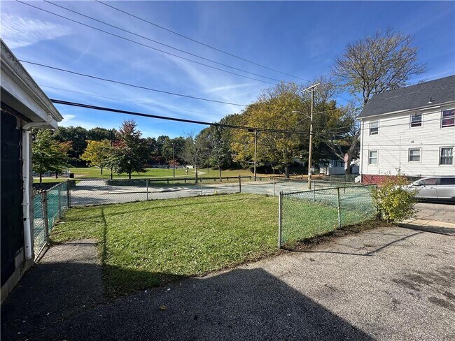 Building Photo - 24 Vale St