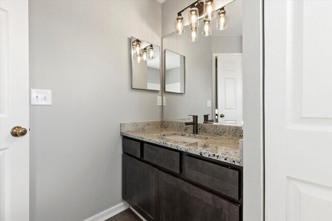 Building Photo - Updated Kenosha 3 Bedroom 2.5 Bath