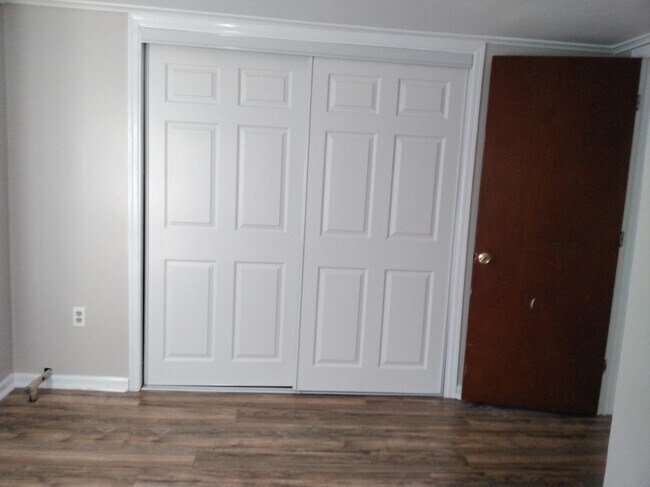 Building Photo - 295 Center St