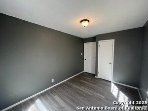 Building Photo - 2513 Quintana Rd