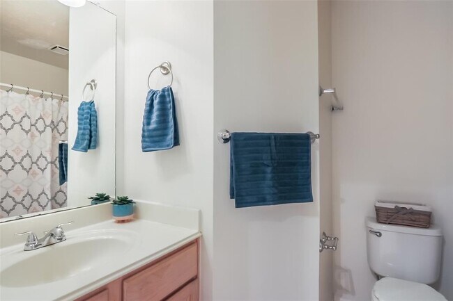 Building Photo - 5018 Dawngate Dr