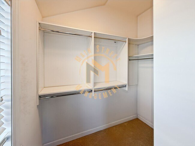 Building Photo - Executive Duplex: 3 Bed 3.5 Bath w/ 2 Stall Heated Garage