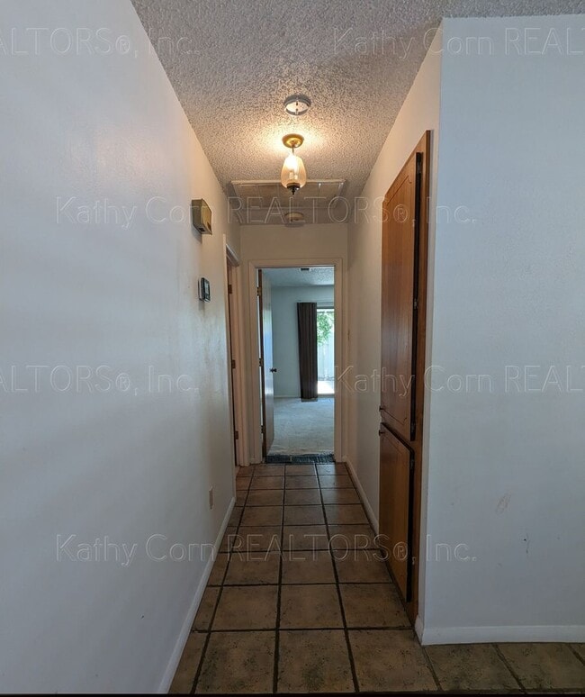 Building Photo - Two Bedroom Home
