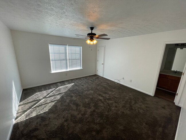 Building Photo - Spacious 4 Bedroom Townhome in Jackson with fenced backyard!