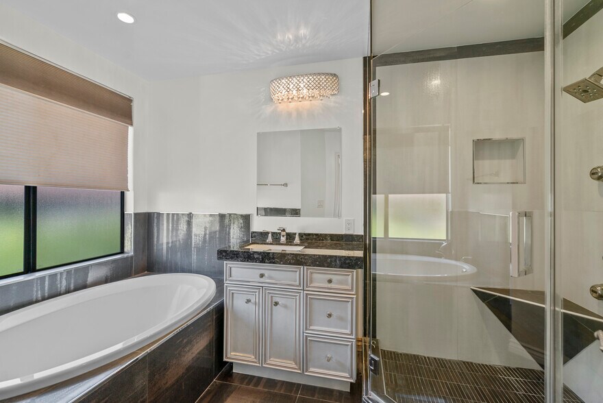 Master Bath - 1734 N Verdugo Rd