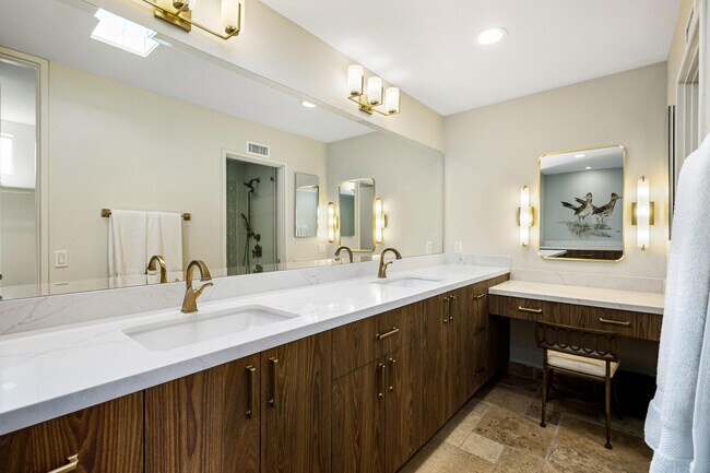 Building Photo - 76705 Sandpiper Dr