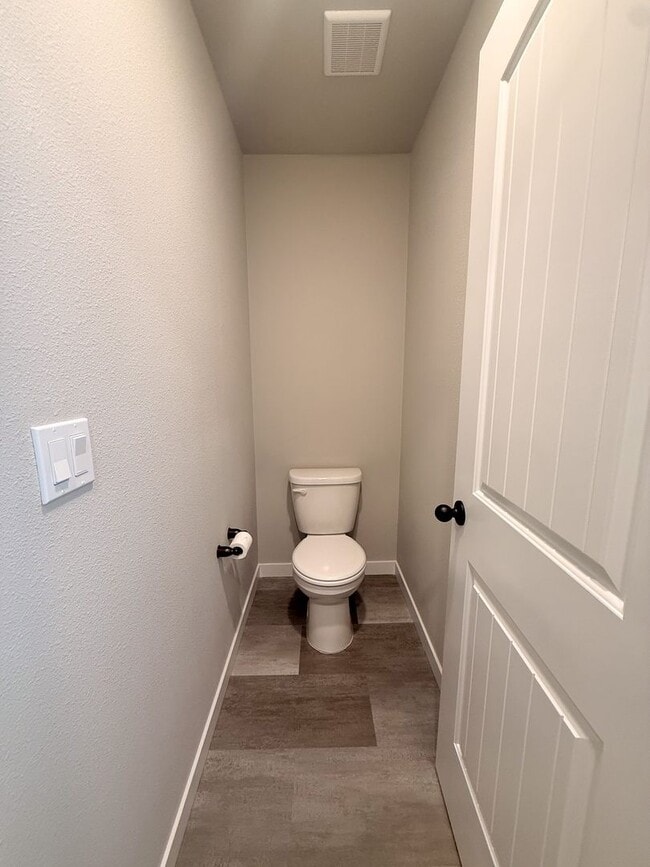 Building Photo - 5590 Mountain Quail Dr S