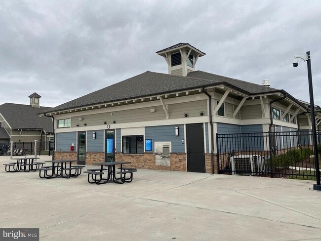 Building Photo - 8612 Shady Pines Dr