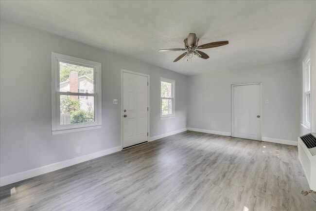 Building Photo - 2111 Huron Dr