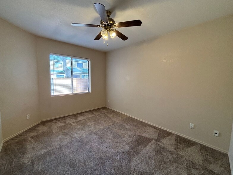 Building Photo - 1257 E Weimer Cir