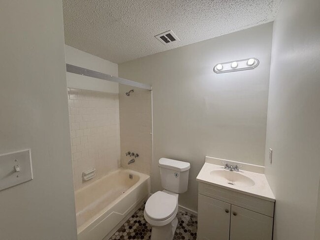 Building Photo - 1692 Kinglet Rd